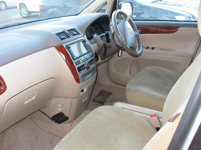 2004 Toyota Ipsum
