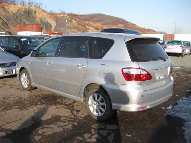 2004 Toyota Ipsum