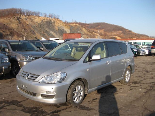 2004 Toyota Ipsum