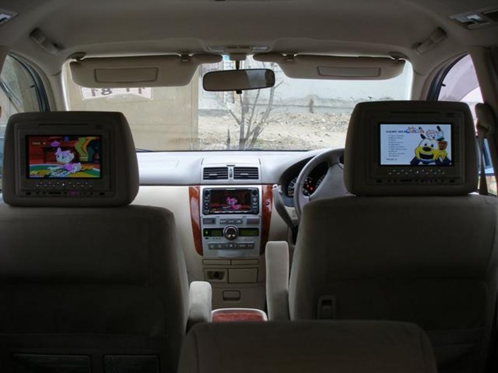 2004 Toyota Ipsum