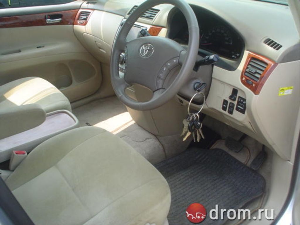 2004 Toyota Ipsum