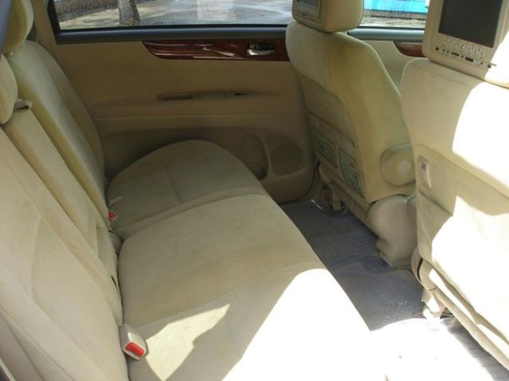 2004 Toyota Ipsum