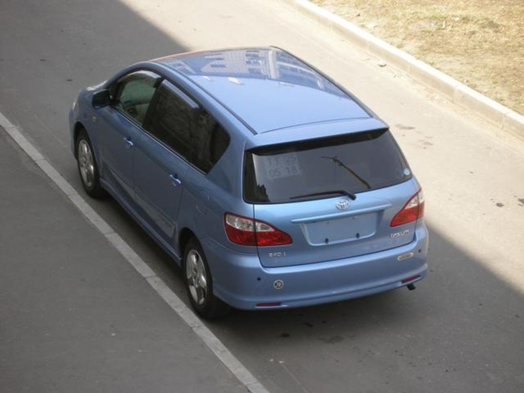 2004 Toyota Ipsum