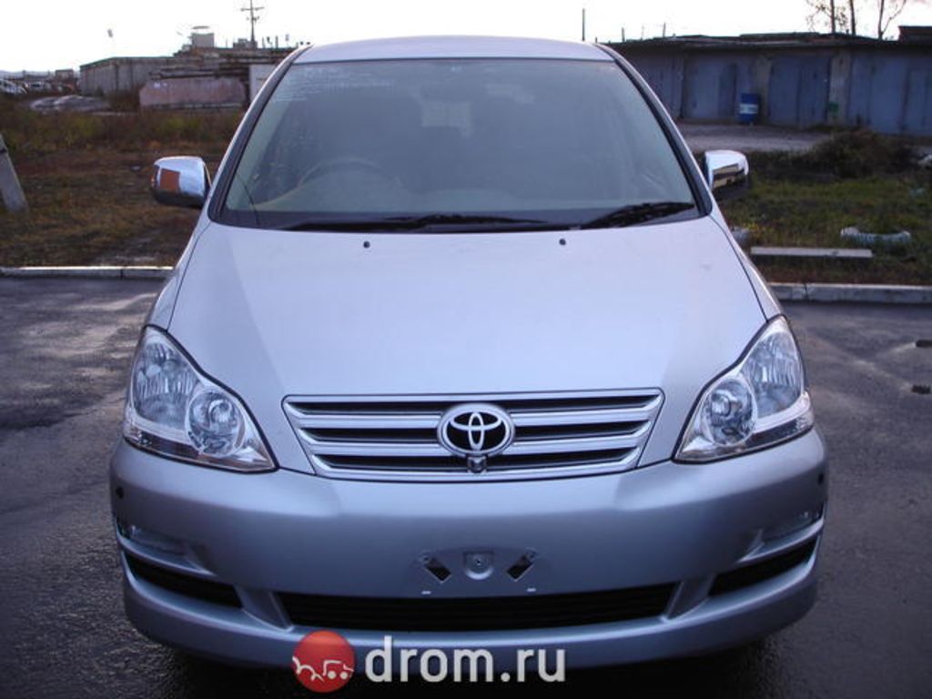 2004 Toyota Ipsum