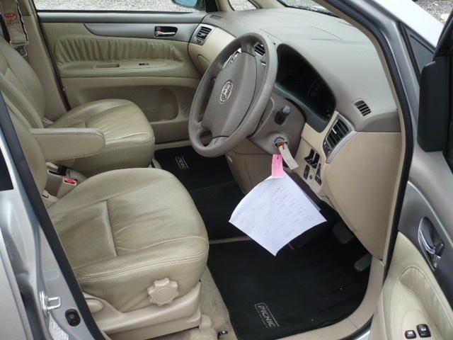 2004 Toyota Ipsum