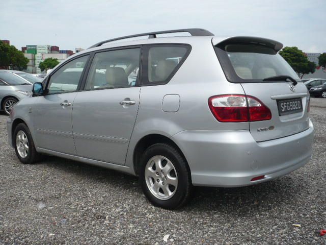2004 Toyota Ipsum