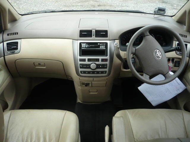 2004 Toyota Ipsum