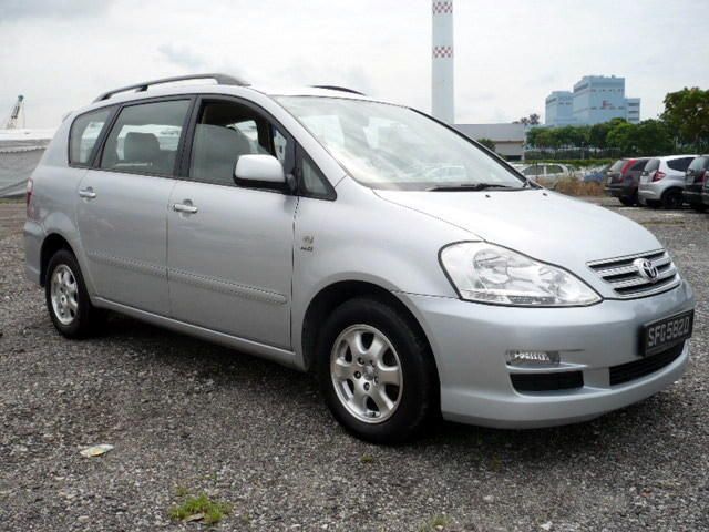 2004 Toyota Ipsum