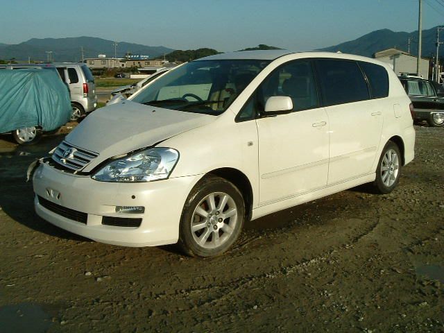 2004 Toyota Ipsum