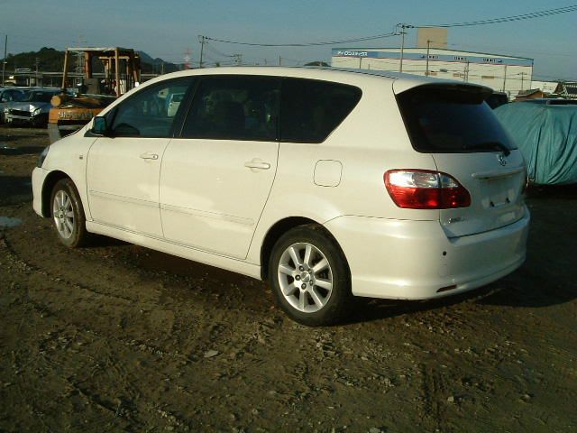 2004 Toyota Ipsum