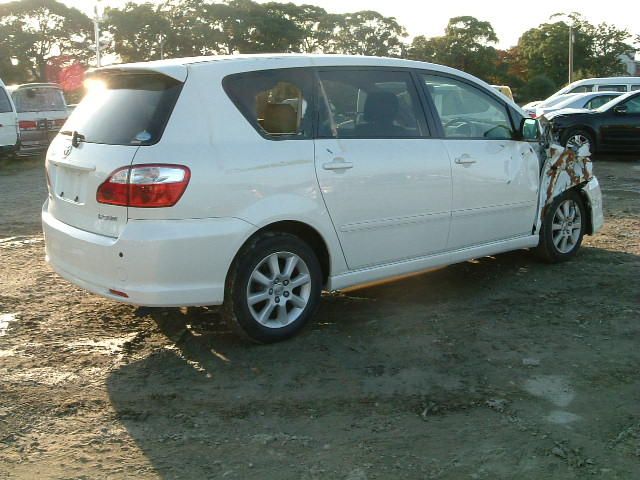 2004 Toyota Ipsum