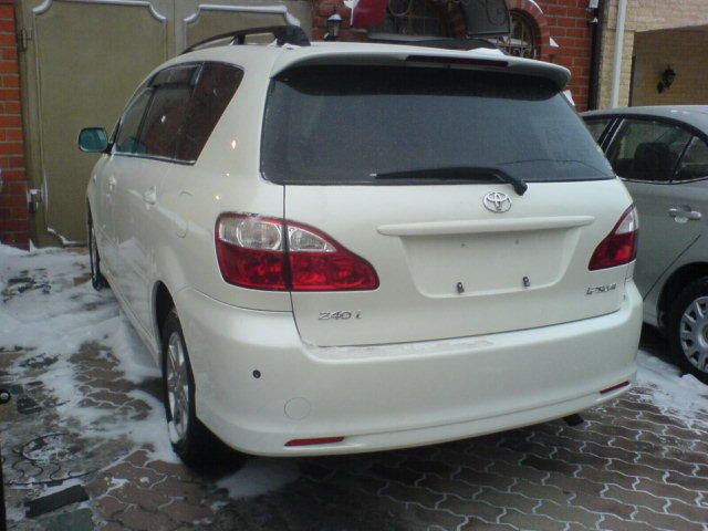 2004 Toyota Ipsum