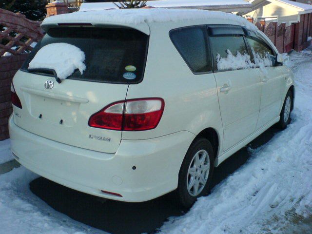 2004 Toyota Ipsum