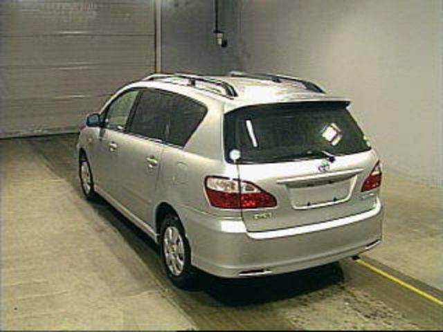 2004 Toyota Ipsum