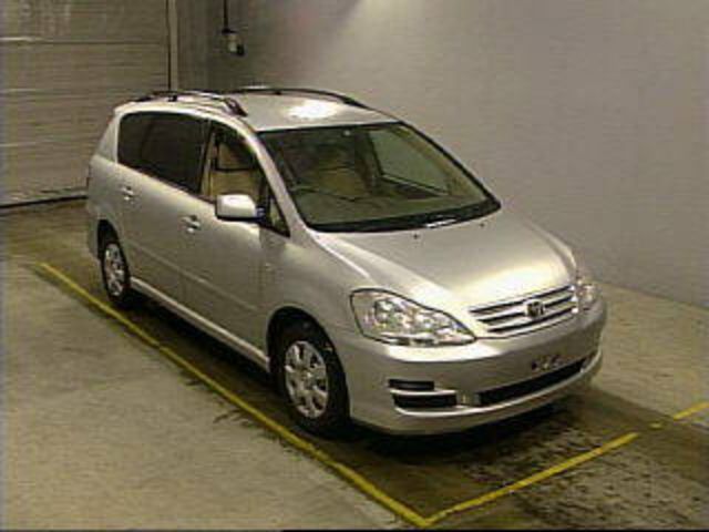 2004 Toyota Ipsum