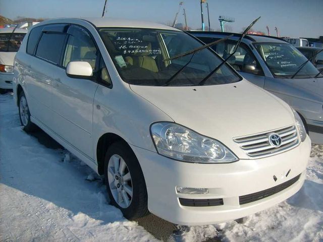 2004 Toyota Ipsum