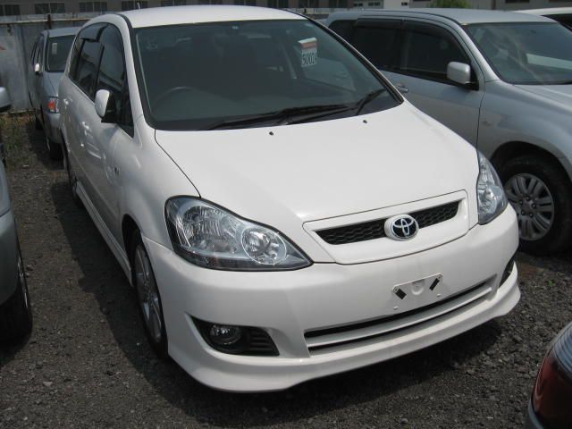 2004 Toyota Ipsum