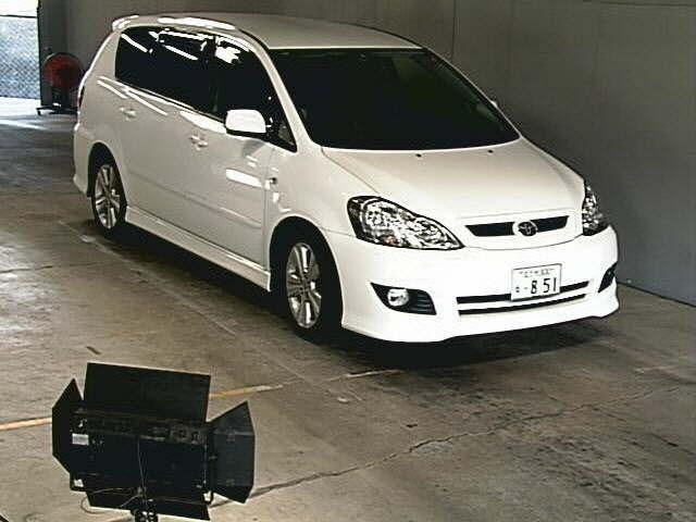 2004 Toyota Ipsum