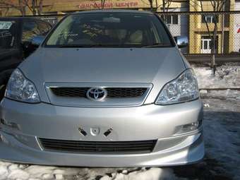 2004 Toyota Ipsum