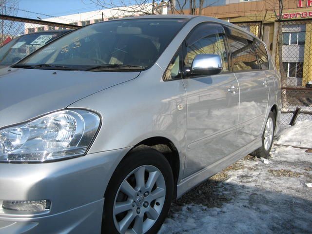 2004 Toyota Ipsum