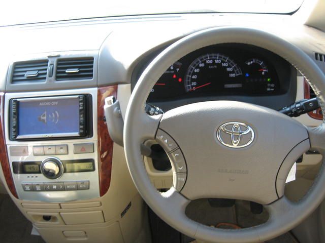 2004 Toyota Ipsum