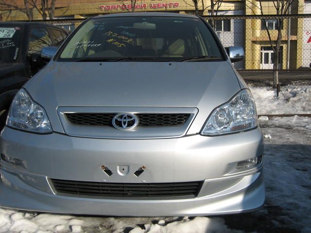 2004 Toyota Ipsum