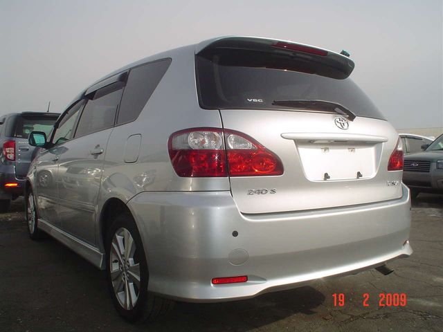 2004 Toyota Ipsum