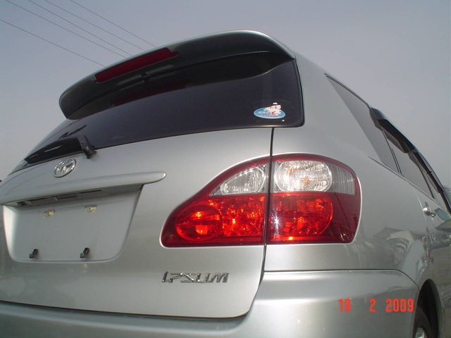 2004 Toyota Ipsum