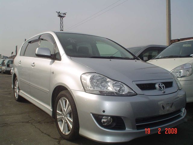 2004 Toyota Ipsum