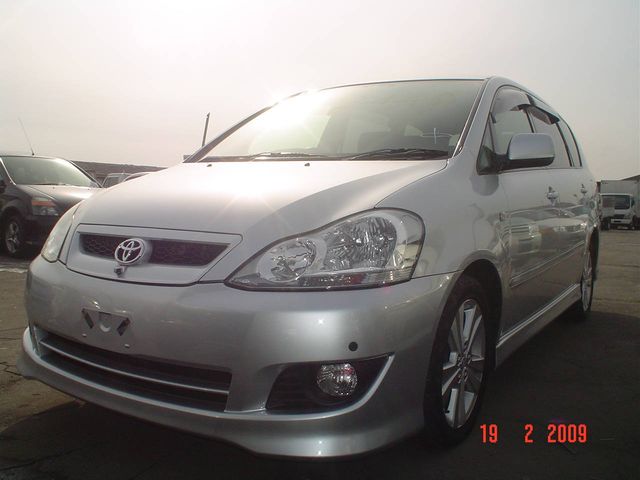 2004 Toyota Ipsum