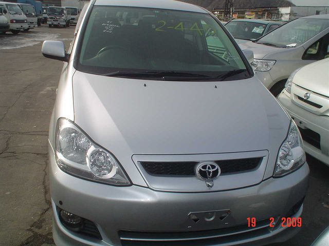 2004 Toyota Ipsum