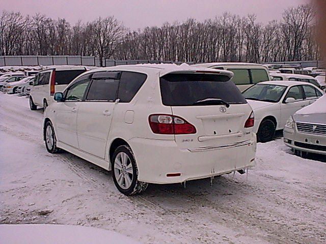 2004 Toyota Ipsum