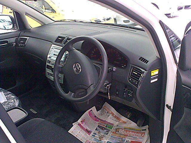 2004 Toyota Ipsum