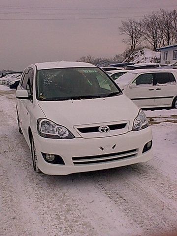 2004 Toyota Ipsum