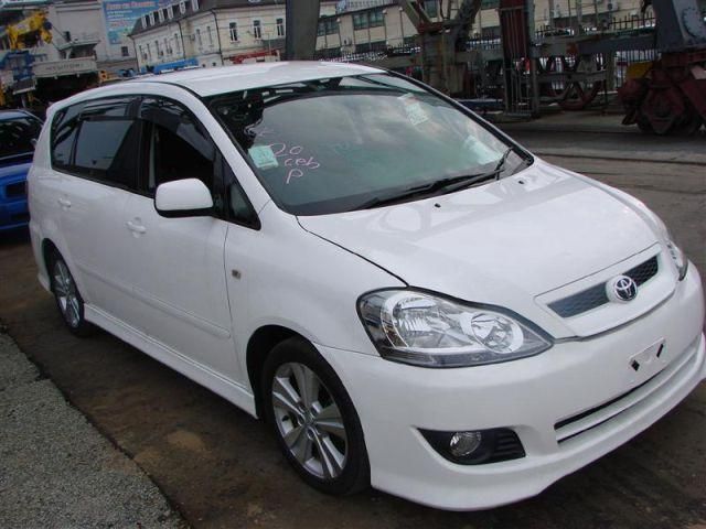 2004 Toyota Ipsum