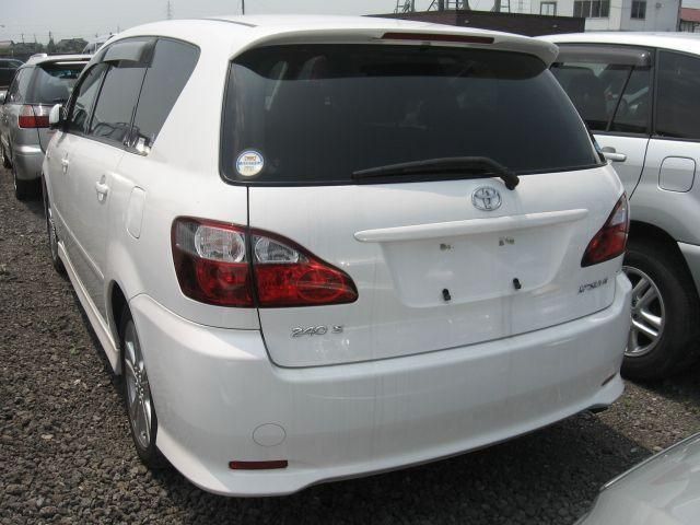 2004 Toyota Ipsum