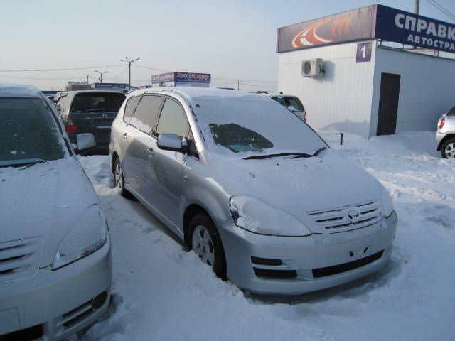 2004 Toyota Ipsum