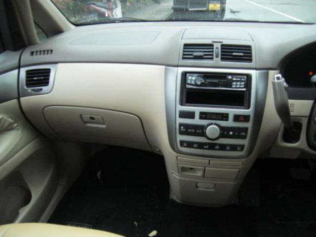 2004 Toyota Ipsum