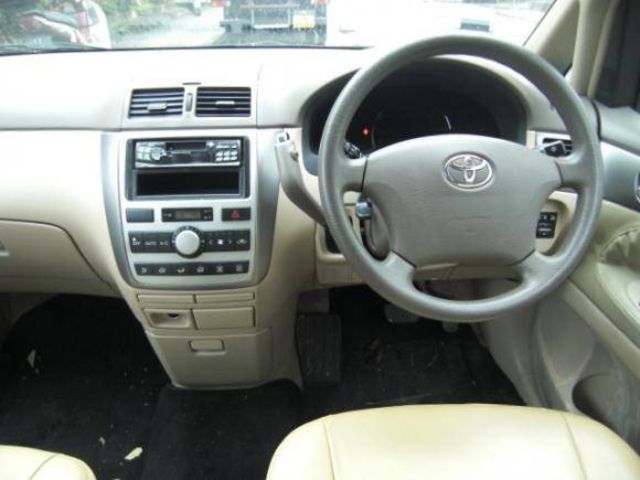 2004 Toyota Ipsum