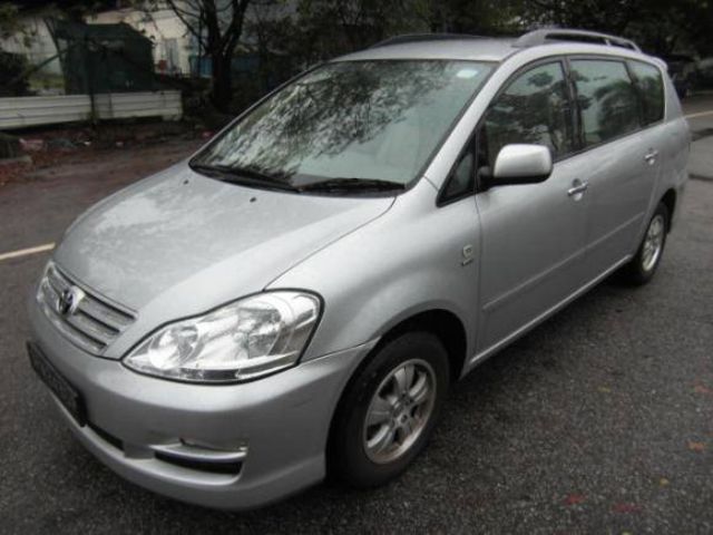 2004 Toyota Ipsum