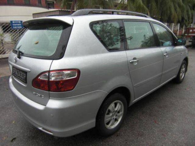 2004 Toyota Ipsum