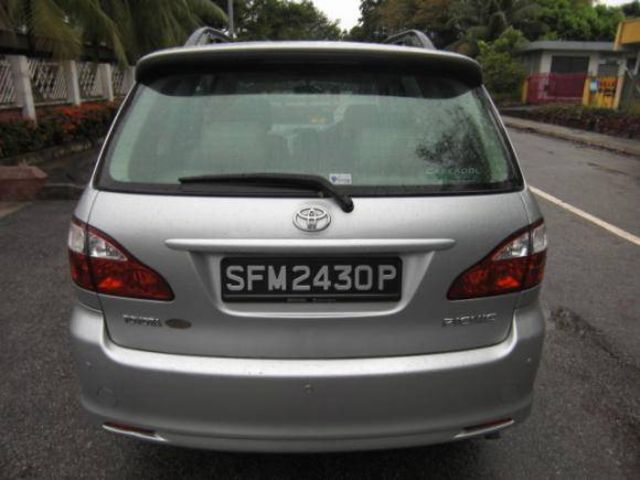 2004 Toyota Ipsum
