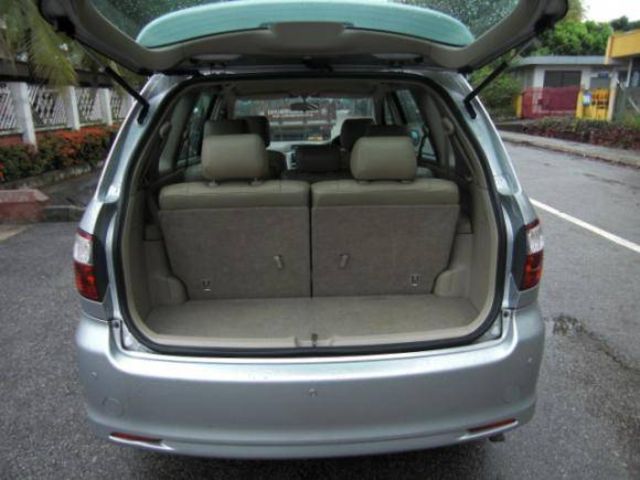 2004 Toyota Ipsum