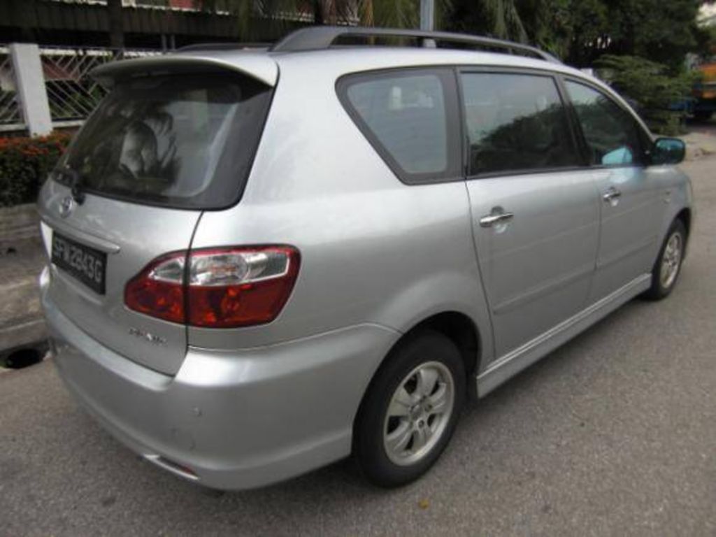 2004 Toyota Ipsum