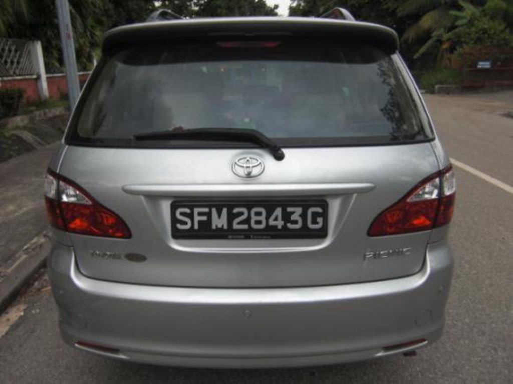 2004 Toyota Ipsum