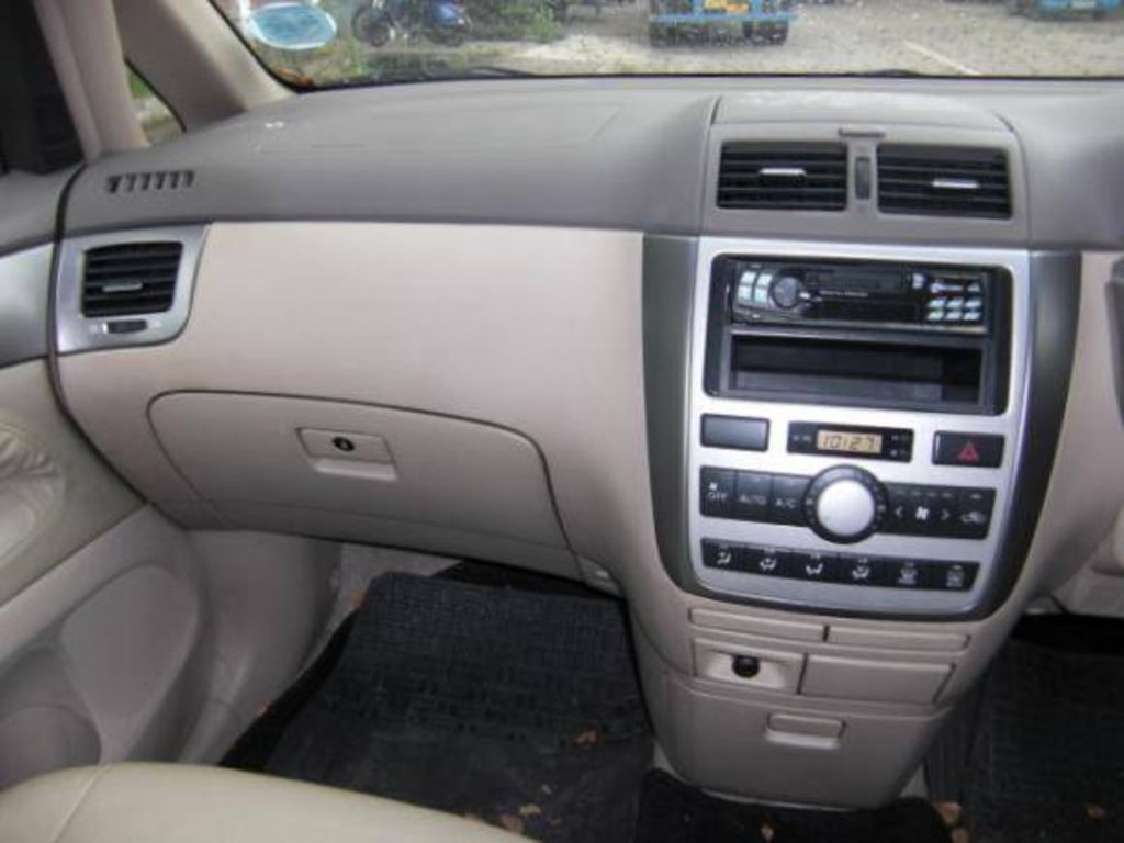 2004 Toyota Ipsum