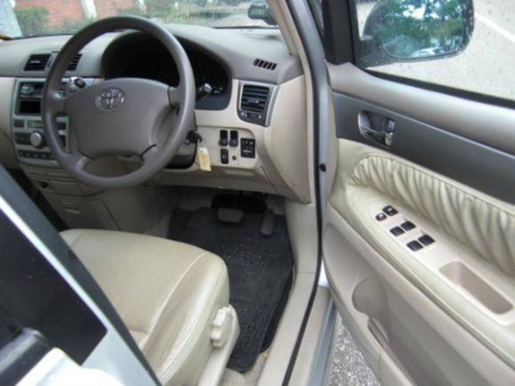 2004 Toyota Ipsum