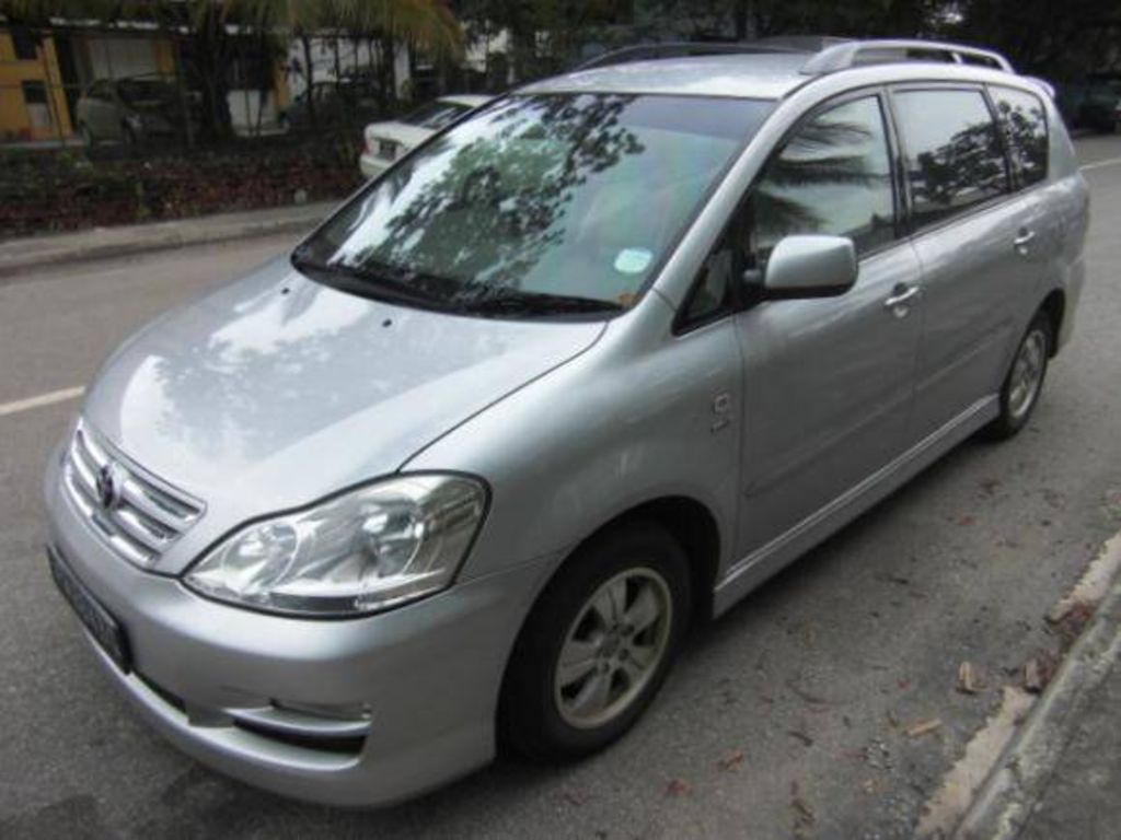 2004 Toyota Ipsum