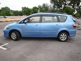 2004 Toyota Ipsum Pictures