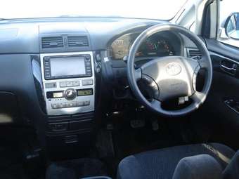 2004 Toyota Ipsum Pictures